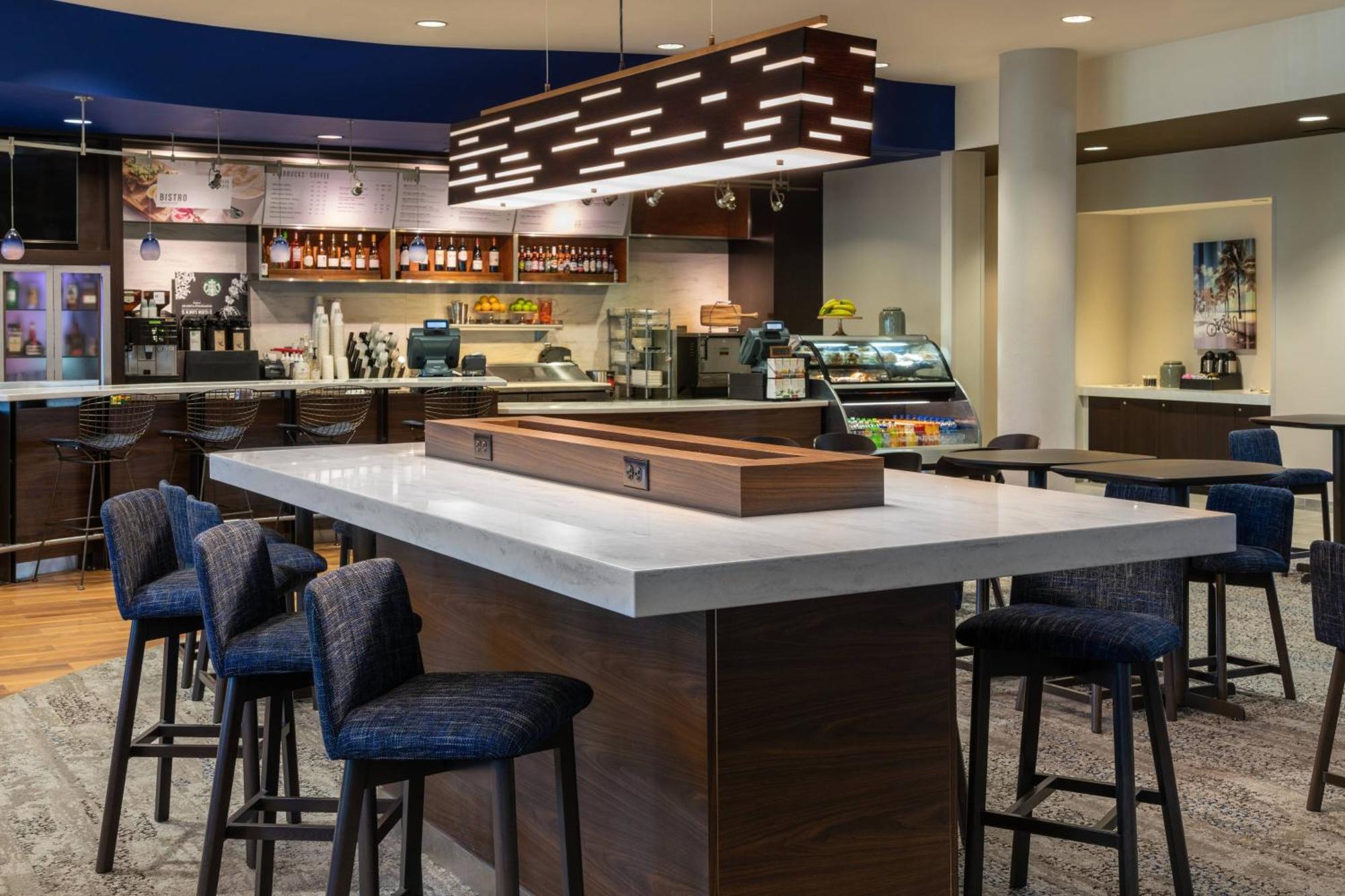 Courtyard By Marriott Fort Lauderdale Airport & Cruise Port Dania Beach Exterior photo