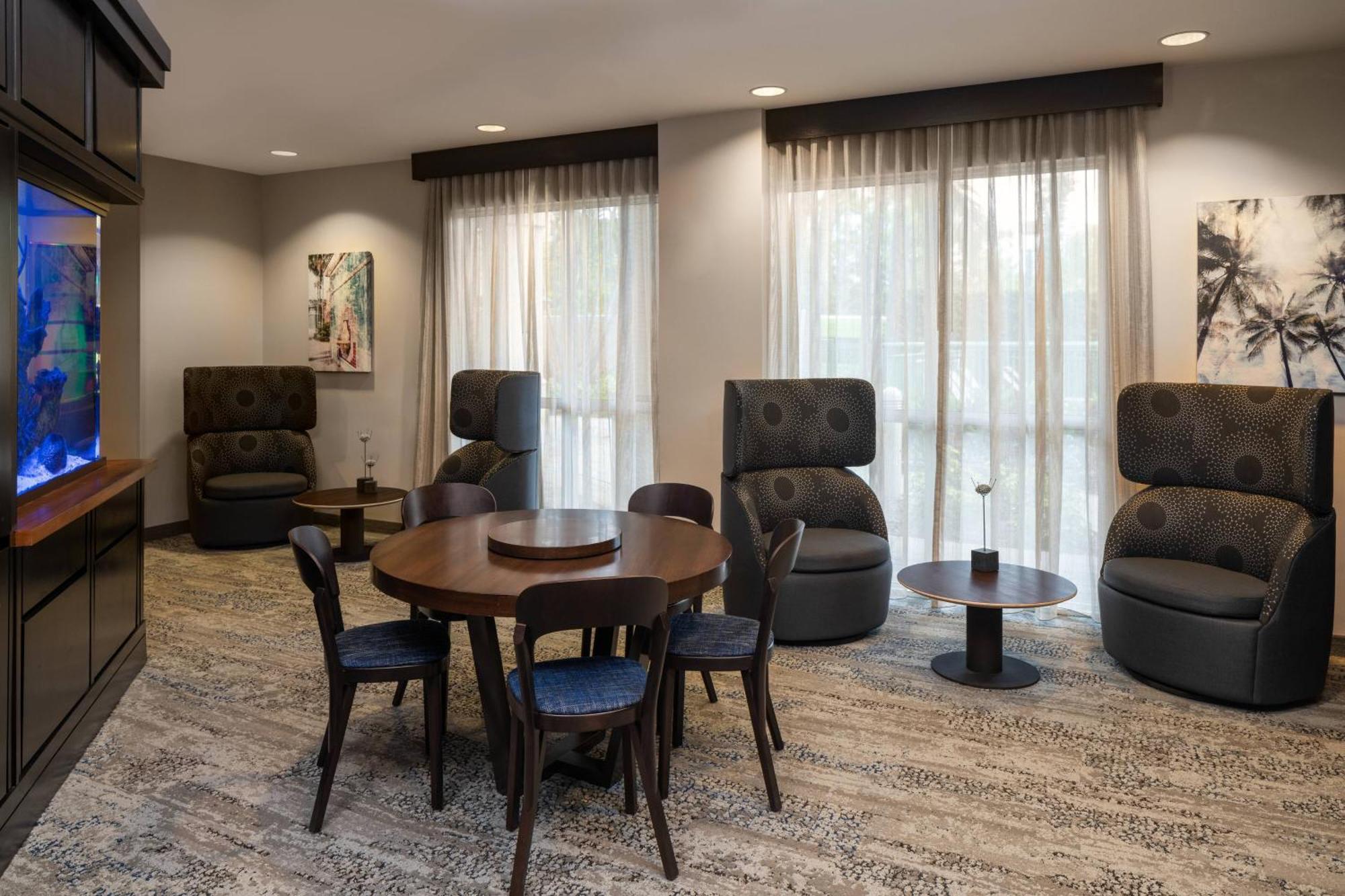 Courtyard By Marriott Fort Lauderdale Airport & Cruise Port Dania Beach Exterior photo