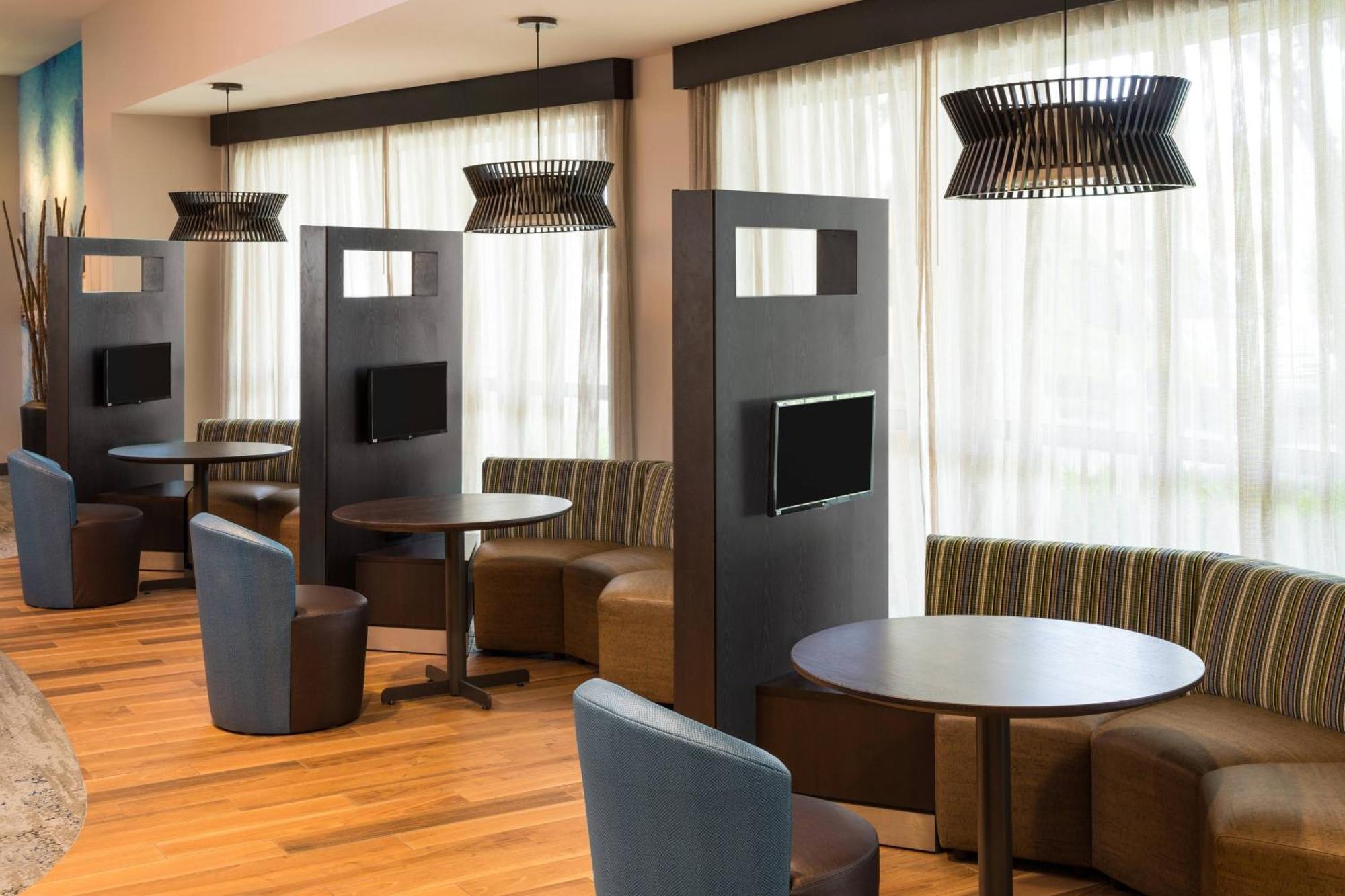 Courtyard By Marriott Fort Lauderdale Airport & Cruise Port Dania Beach Exterior photo