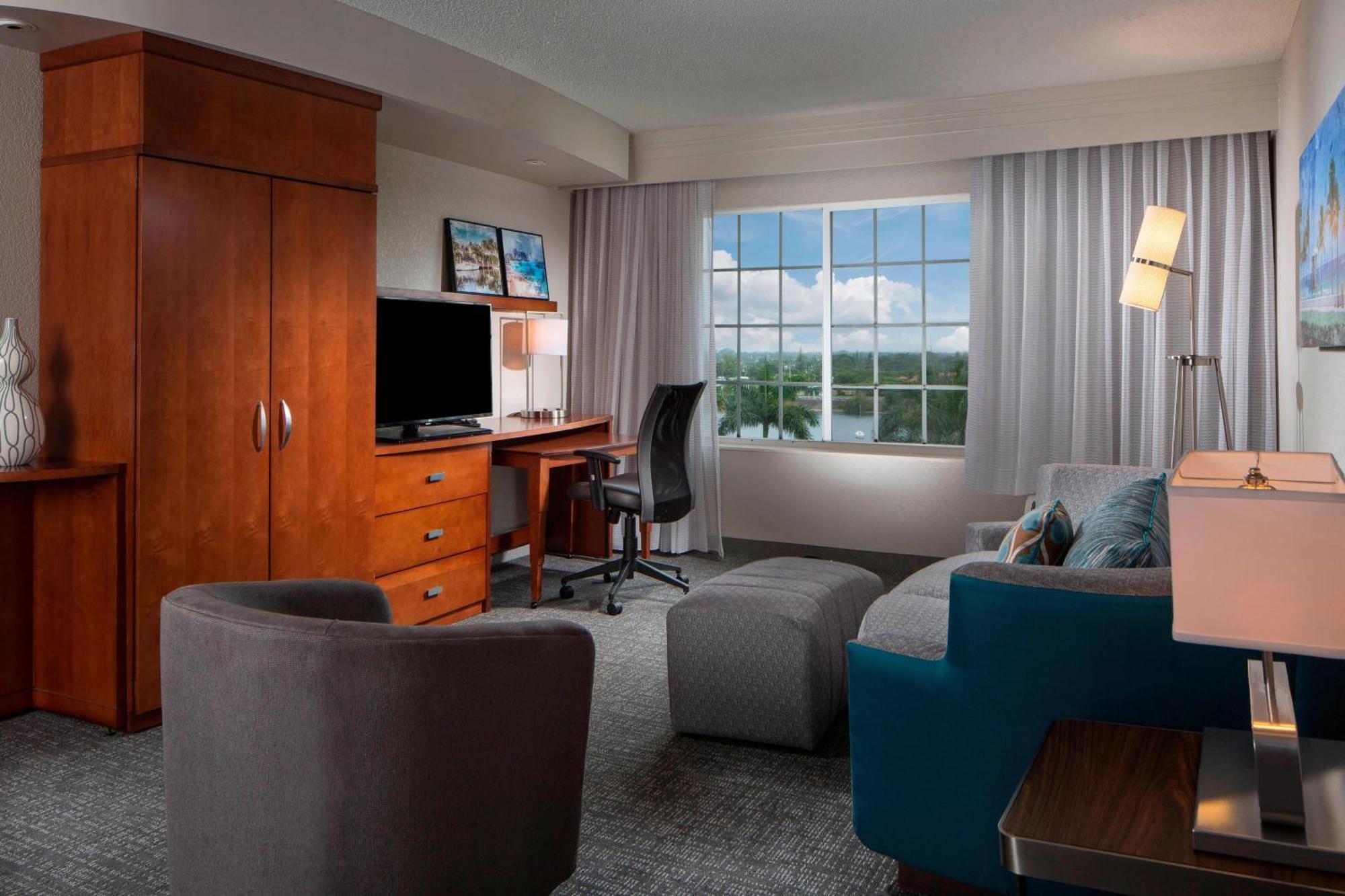 Courtyard By Marriott Fort Lauderdale Airport & Cruise Port Dania Beach Exterior photo